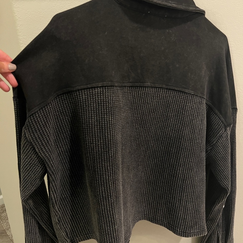 Jacket 🖤 - Picture 2 of 3